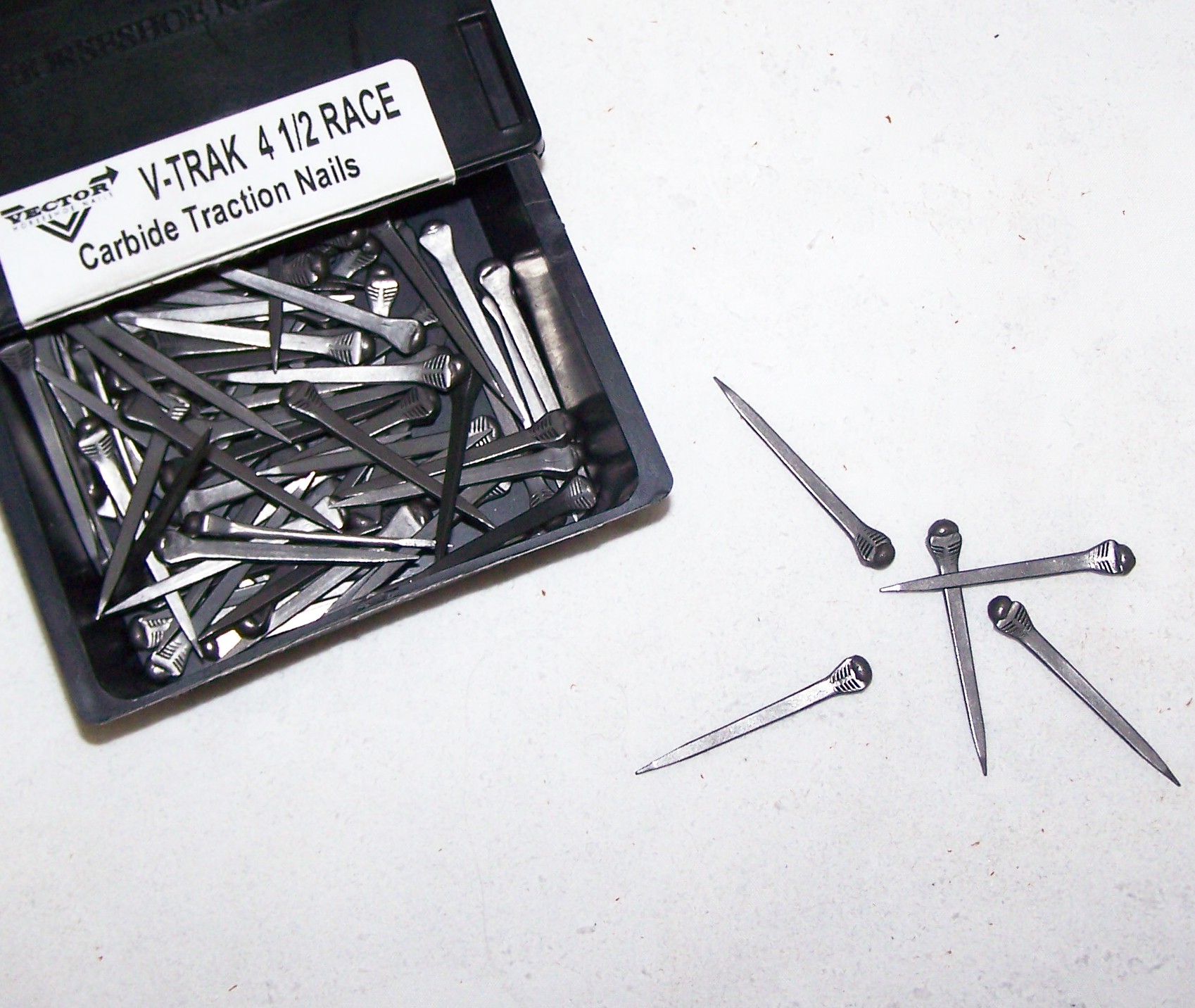 Vector #4.5 V-Trak Race Nails, 100 count box